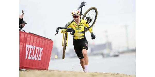 Wout van Aert: Tussen blessures en overwinningen – de weg gaat door